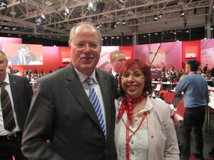 Als Delegierte beim Parteitag der SPD in Augsburg: SPD-Bundestagskandidatin Stella Kirgiane-Efremidis