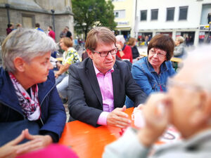Ralf Stegner im Gespräch (Foto: Joke)