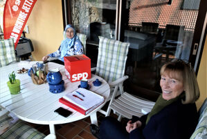 SPD-Landtagskandidatin Annegret Lang und Dr. Ipek Gedikli im Gespräch.